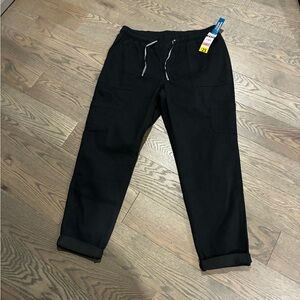 Cozy ankle-length joggers with a mid-rise fit offer casual comfort